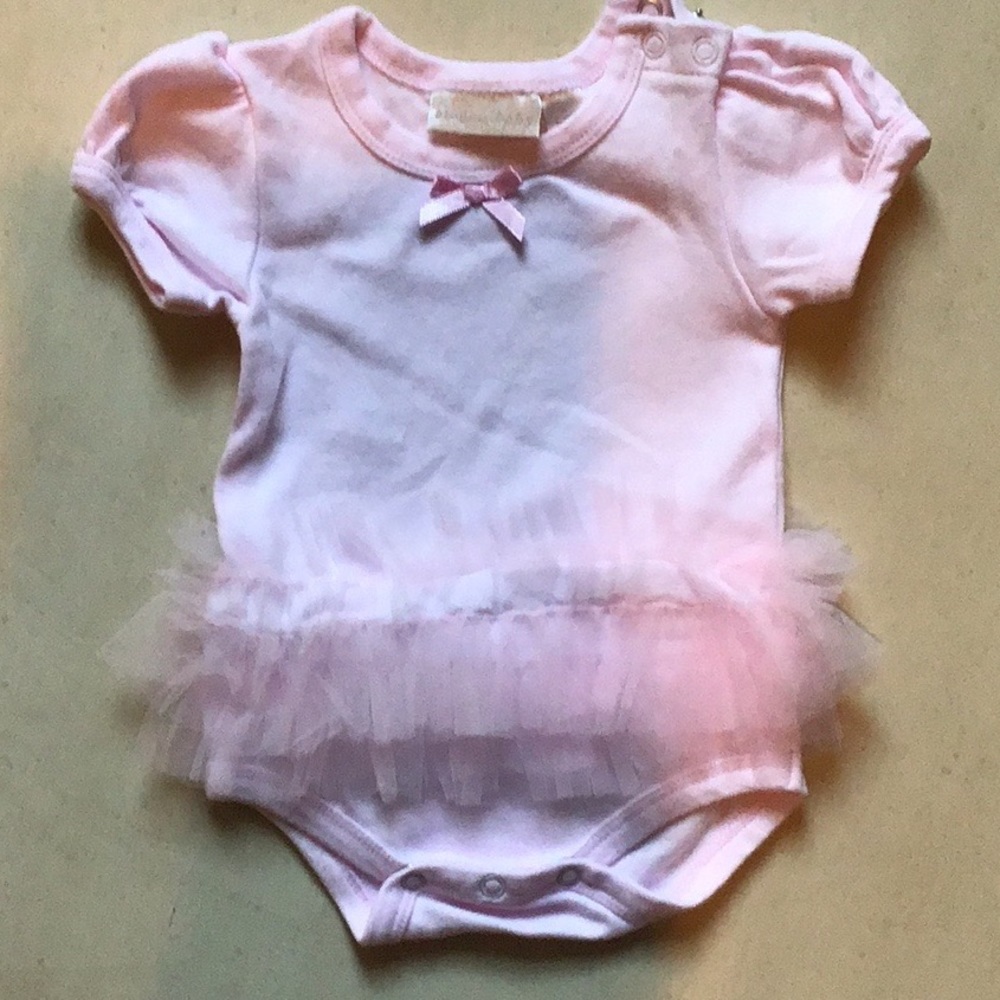 🌷ELEGANT BABY SIZE 6/9 MONTHS ONESIE TUTU